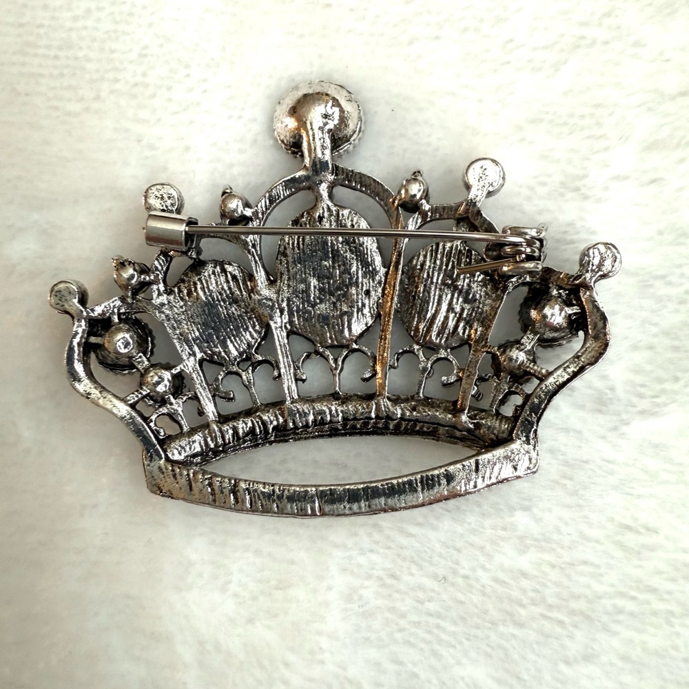 Elegant Silver Tone and Blue Crown Brooch NWOT - Picture 3 of 3